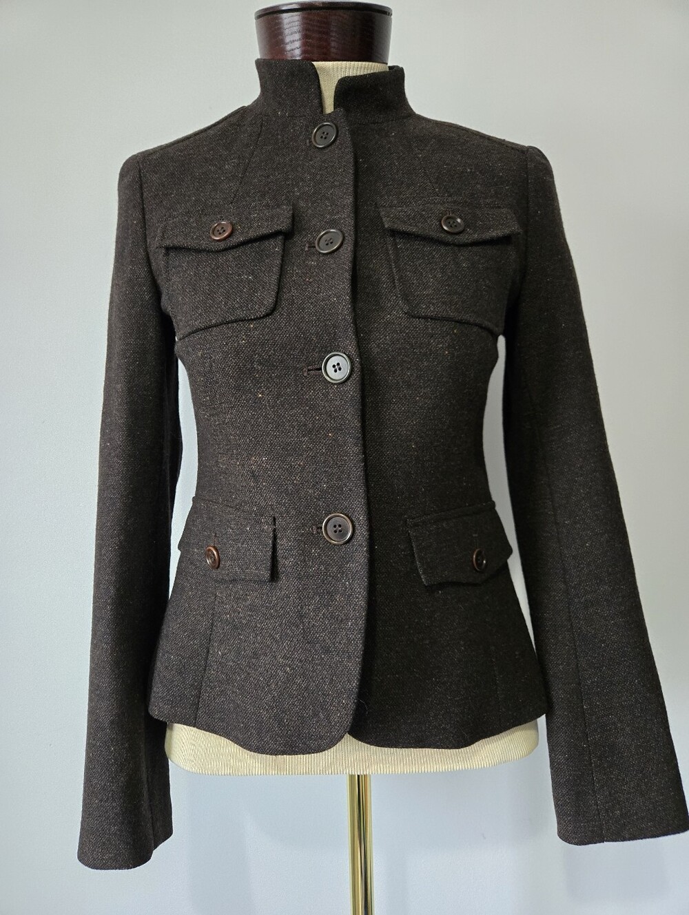 Theory Lightweight Wool Dark Brown Tailored Button-Front Jacket. Size 4